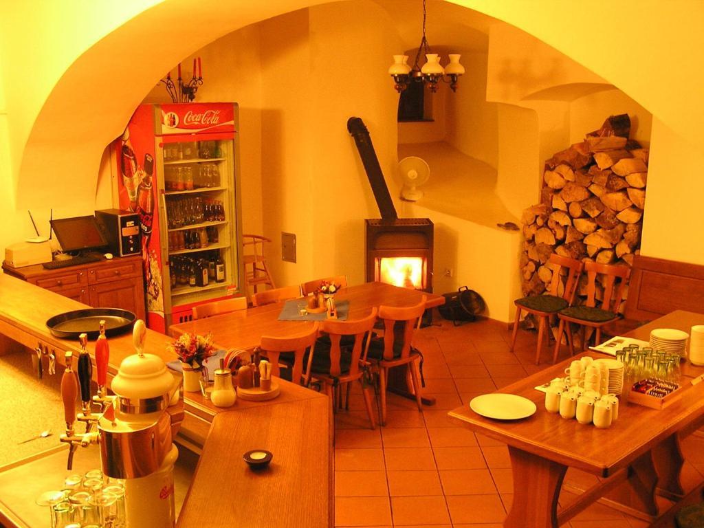 Hotel Ruze Rozmberk Nad Vltavou Bagian luar foto