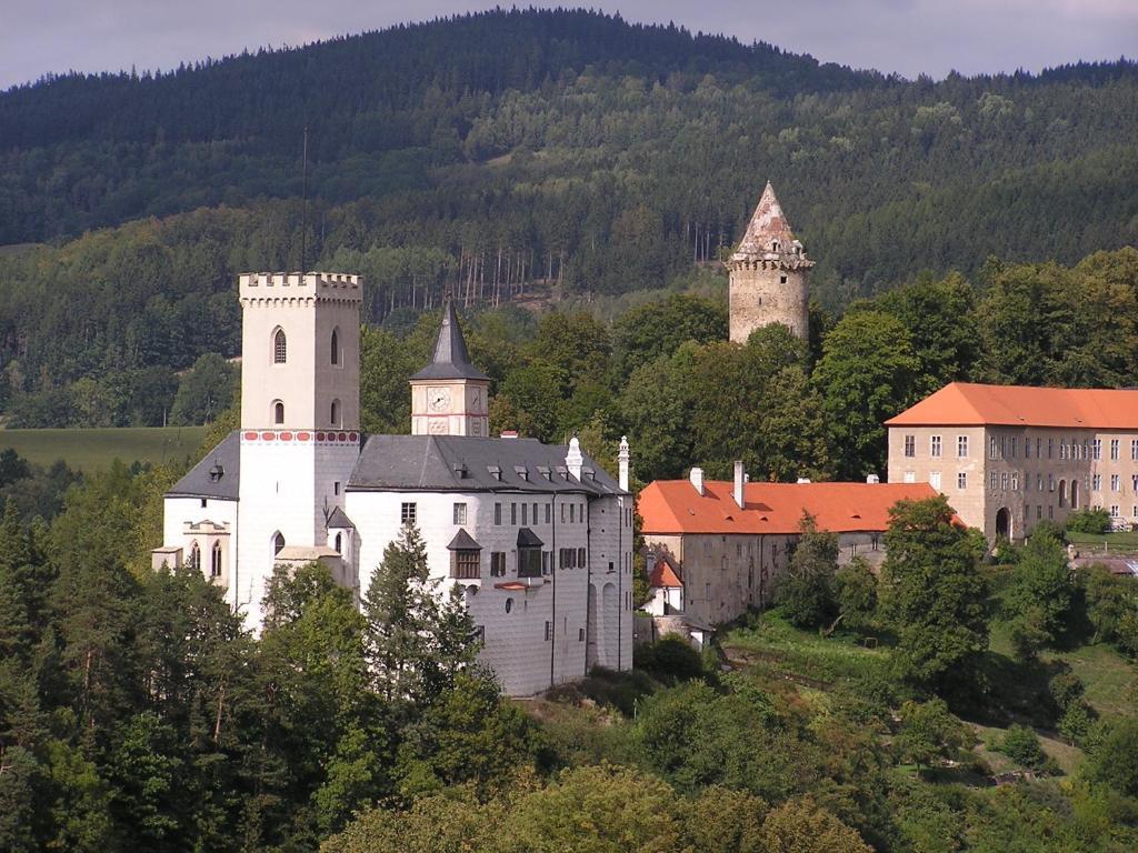 Hotel Ruze Rozmberk Nad Vltavou Bagian luar foto