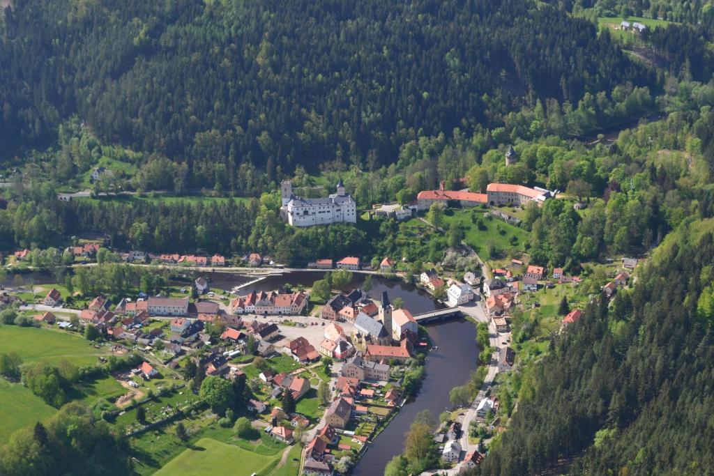 Hotel Ruze Rozmberk Nad Vltavou Bagian luar foto