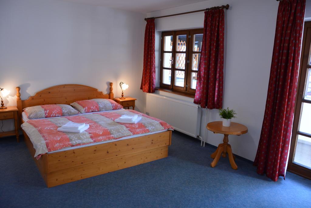 Hotel Ruze Rozmberk Nad Vltavou Bagian luar foto