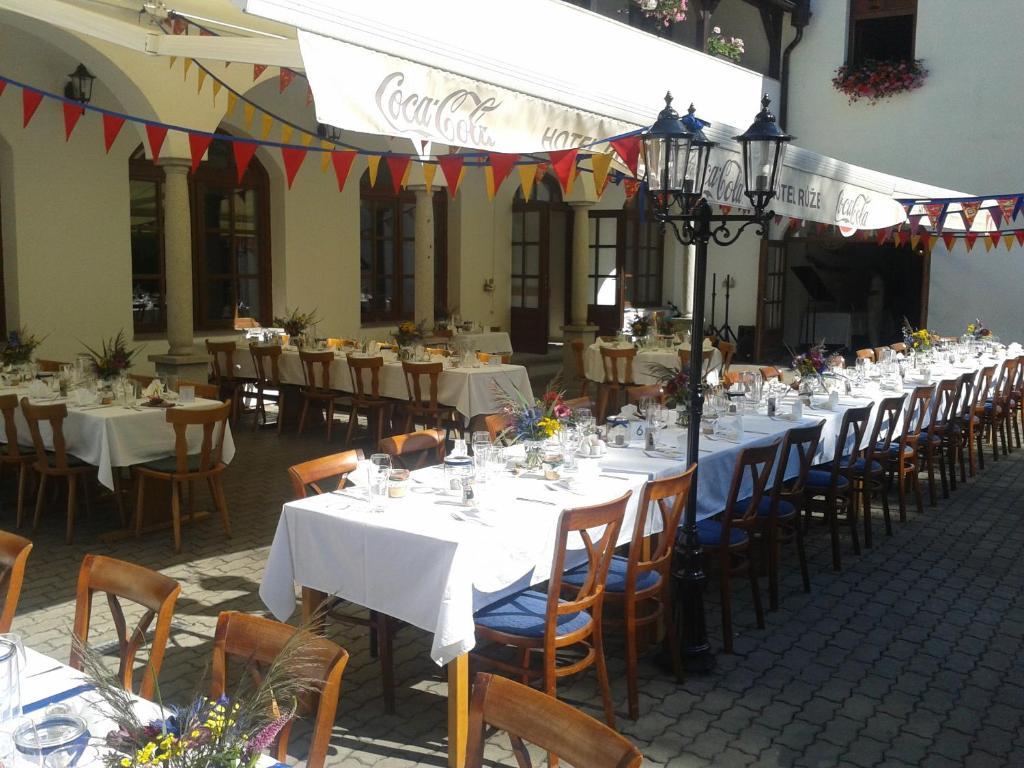 Hotel Ruze Rozmberk Nad Vltavou Bagian luar foto
