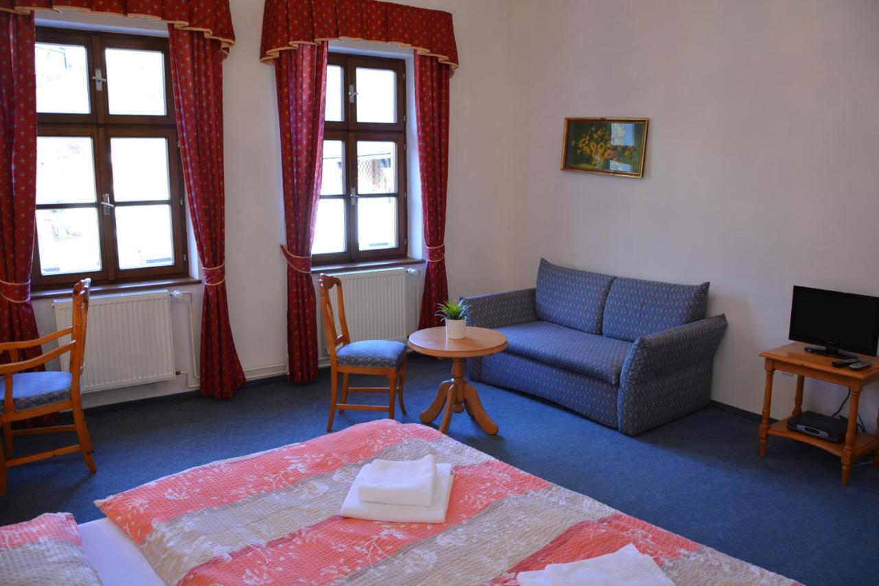 Hotel Ruze Rozmberk Nad Vltavou Bagian luar foto